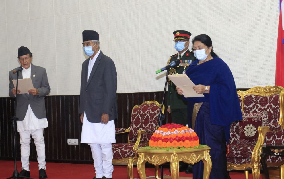 परराष्ट्रमन्त्री खड्काद्वारा शपथ